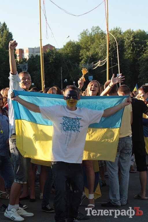 Как болели кременчужане за нашу сборную на матче «Украина-Франция» (ФОТОРЕПОРТАЖ) Как болели кременчужане за нашу сборную на матче «Украина-Франция» (ФОТОРЕПОРТАЖ)