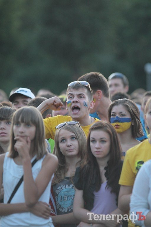 Как болели кременчужане за нашу сборную на матче «Украина-Франция» (ФОТОРЕПОРТАЖ) Как болели кременчужане за нашу сборную на матче «Украина-Франция» (ФОТОРЕПОРТАЖ)