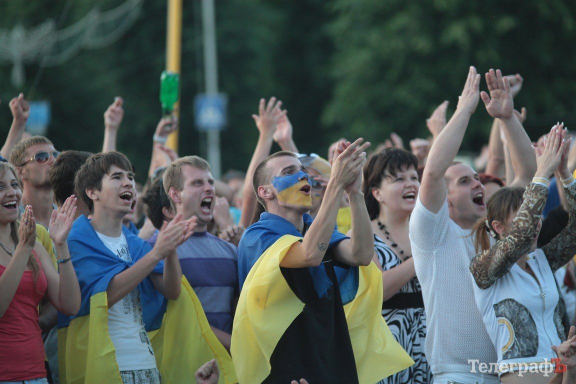 Как болели кременчужане за нашу сборную на матче «Украина-Франция» (ФОТОРЕПОРТАЖ) Как болели кременчужане за нашу сборную на матче «Украина-Франция» (ФОТОРЕПОРТАЖ)