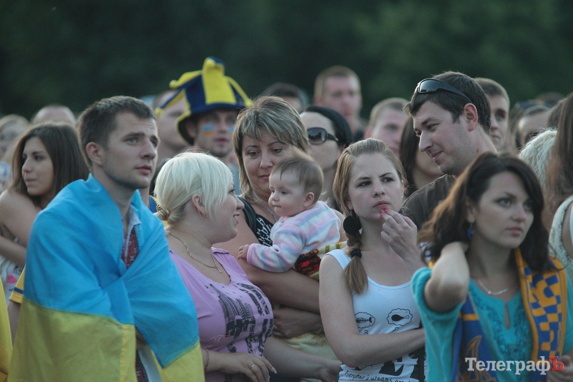 Как болели кременчужане за нашу сборную на матче «Украина-Франция» (ФОТОРЕПОРТАЖ) Как болели кременчужане за нашу сборную на матче «Украина-Франция» (ФОТОРЕПОРТАЖ)