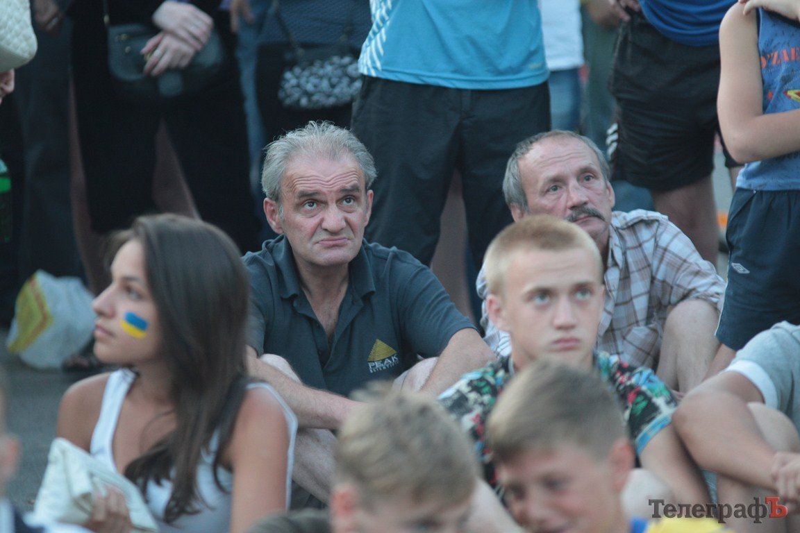 Как болели кременчужане за нашу сборную на матче «Украина-Франция» (ФОТОРЕПОРТАЖ) Как болели кременчужане за нашу сборную на матче «Украина-Франция» (ФОТОРЕПОРТАЖ)