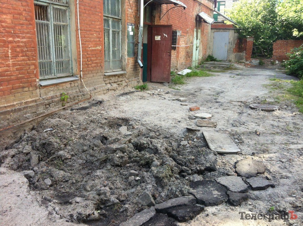 Кременчужане просят водоканал устранить следы «раскопок» (ФОТО) Кременчужане просят водоканал устранить следы «раскопок» (ФОТО)