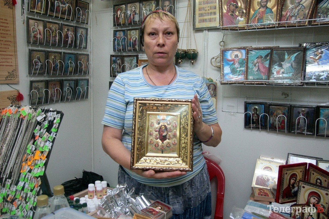 В Кременчуг привезли исцеляющие от пьянства и болезней иконы и святые мощи (Фото, ВИДЕО) В Кременчуг привезли исцеляющие от пьянства и болезней иконы и святые мощи (Фото, ВИДЕО)