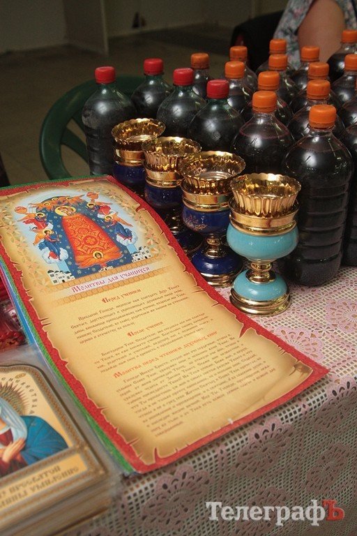 В Кременчуг привезли исцеляющие от пьянства и болезней иконы и святые мощи (Фото, ВИДЕО) В Кременчуг привезли исцеляющие от пьянства и болезней иконы и святые мощи (Фото, ВИДЕО)