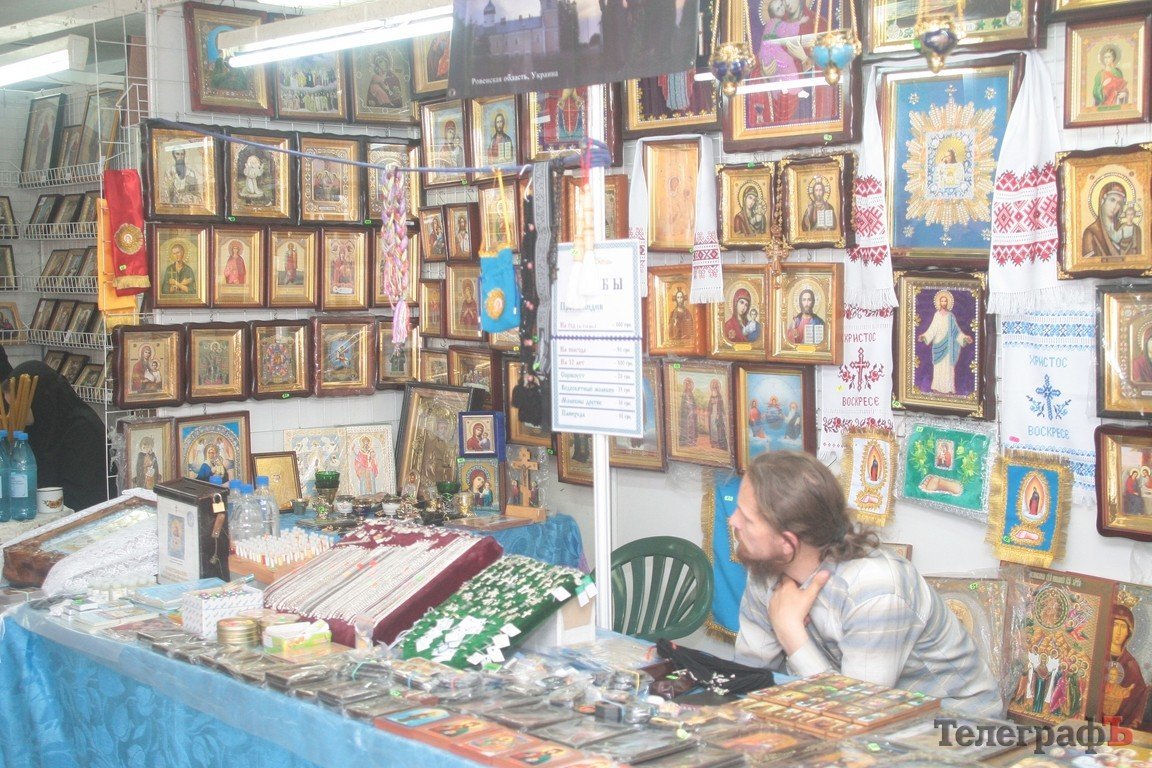 В Кременчуг привезли исцеляющие от пьянства и болезней иконы и святые мощи (Фото, ВИДЕО) В Кременчуг привезли исцеляющие от пьянства и болезней иконы и святые мощи (Фото, ВИДЕО)