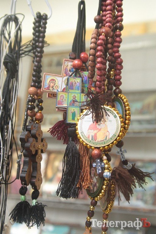 В Кременчуг привезли исцеляющие от пьянства и болезней иконы и святые мощи (Фото, ВИДЕО) В Кременчуг привезли исцеляющие от пьянства и болезней иконы и святые мощи (Фото, ВИДЕО)