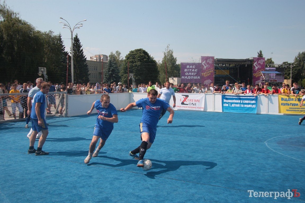 Мэр Бабаев гонял по футбольному полю как угорелый, а Надоша еще готов потренироваться (Видео, Фото) Мэр Бабаев гонял по футбольному полю как угорелый, а Надоша еще готов потренироваться (Видео, Фото)