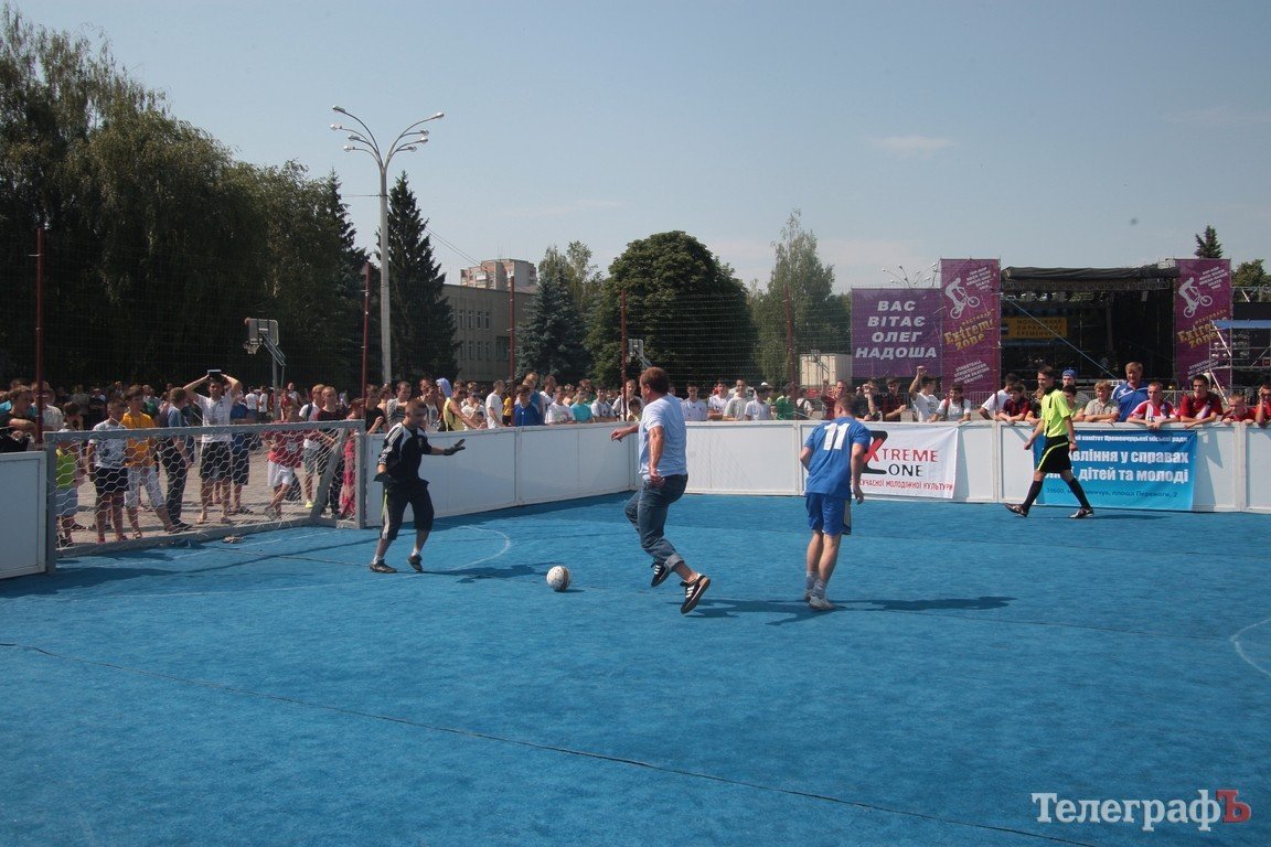 Мэр Бабаев гонял по футбольному полю как угорелый, а Надоша еще готов потренироваться (Видео, Фото) Мэр Бабаев гонял по футбольному полю как угорелый, а Надоша еще готов потренироваться (Видео, Фото)