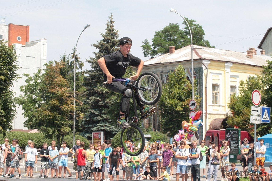 Как в Кременчуге выступали экстремалы (ФОТОРЕПОРТАЖ) Как в Кременчуге выступали экстремалы (ФОТОРЕПОРТАЖ)