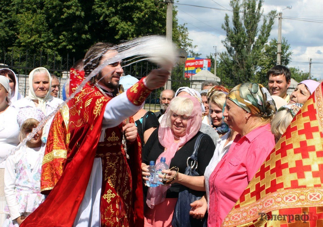 В церкви Серафима Cаровского прихожане смогли приложиться к мощам мученика Вонифатия (ФОТО, ВИДЕО) В церкви Серафима Cаровского прихожане смогли приложиться к мощам мученика Вонифатия (ФОТО, ВИДЕО)