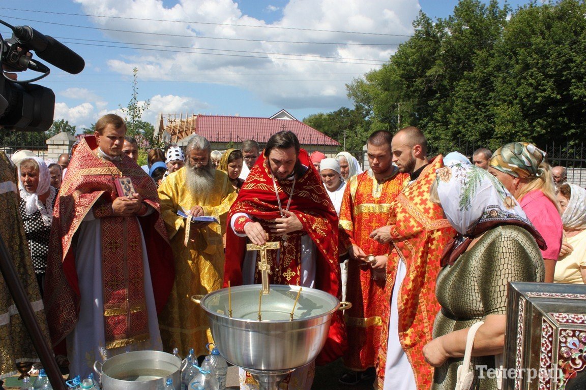 В церкви Серафима Cаровского прихожане смогли приложиться к мощам мученика Вонифатия (ФОТО, ВИДЕО) В церкви Серафима Cаровского прихожане смогли приложиться к мощам мученика Вонифатия (ФОТО, ВИДЕО)