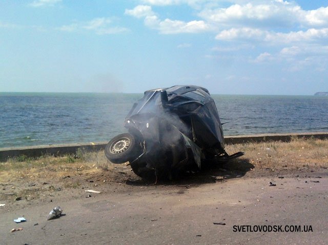 Лобовое столкновение на дамбе Кременчугского водохранилища: двое погибших (ФОТО) Лобовое столкновение на дамбе Кременчугского водохранилища: двое погибших (ФОТО)