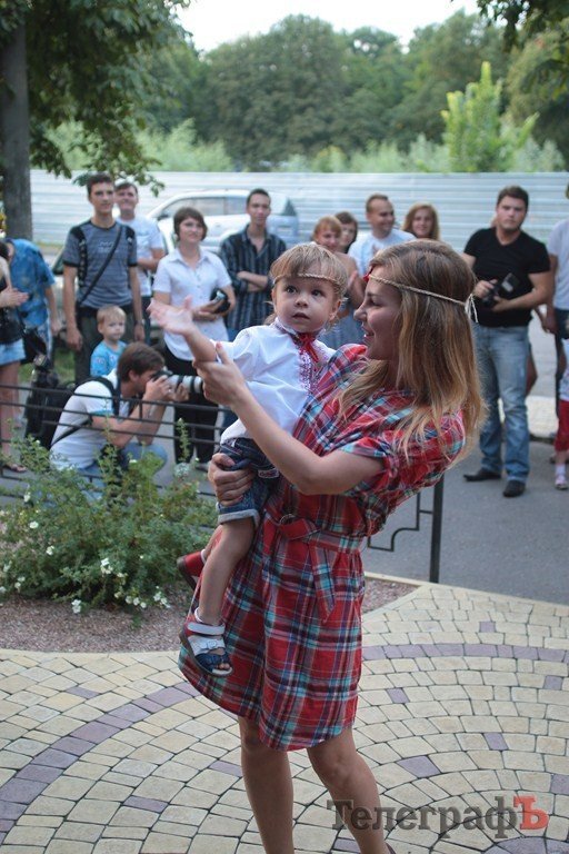 В Кременчуге прошел первый фестиваль вышиванок (ФОТО, ВИДЕО) В Кременчуге прошел первый фестиваль вышиванок (ФОТО, ВИДЕО)