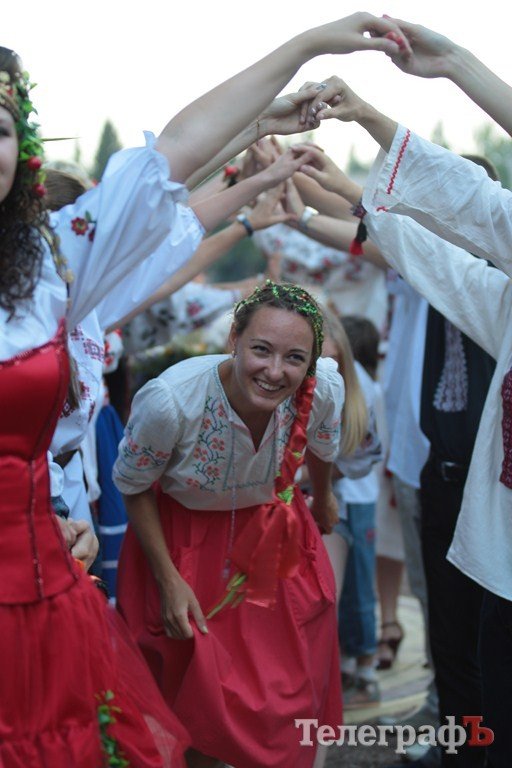 В Кременчуге прошел первый фестиваль вышиванок (ФОТО, ВИДЕО) В Кременчуге прошел первый фестиваль вышиванок (ФОТО, ВИДЕО)
