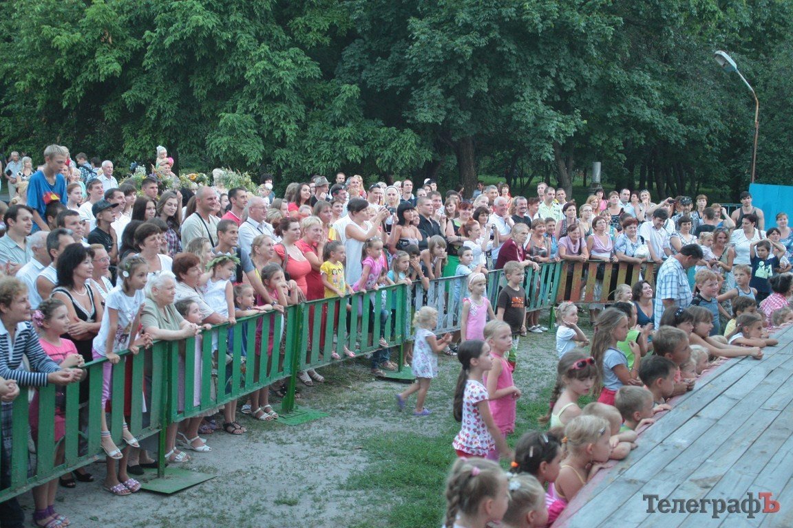 В Кременчуге прошел первый фестиваль вышиванок (ФОТО, ВИДЕО) В Кременчуге прошел первый фестиваль вышиванок (ФОТО, ВИДЕО)