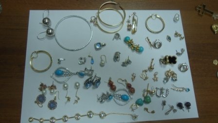 Милиция ищет владельцев вещей, украденных работниками «Борисполя» Милиция ищет владельцев вещей, украденных работниками «Борисполя»