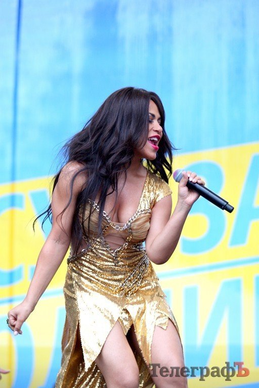 В Кременчуге побывала Гайтана (ФОТО, ВИДЕО) В Кременчуге побывала Гайтана (ФОТО, ВИДЕО)