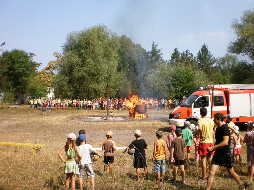 МЧСники Кременчуга учили детей пожарной безопасности (ФОТО) МЧСники Кременчуга учили детей пожарной безопасности (ФОТО)