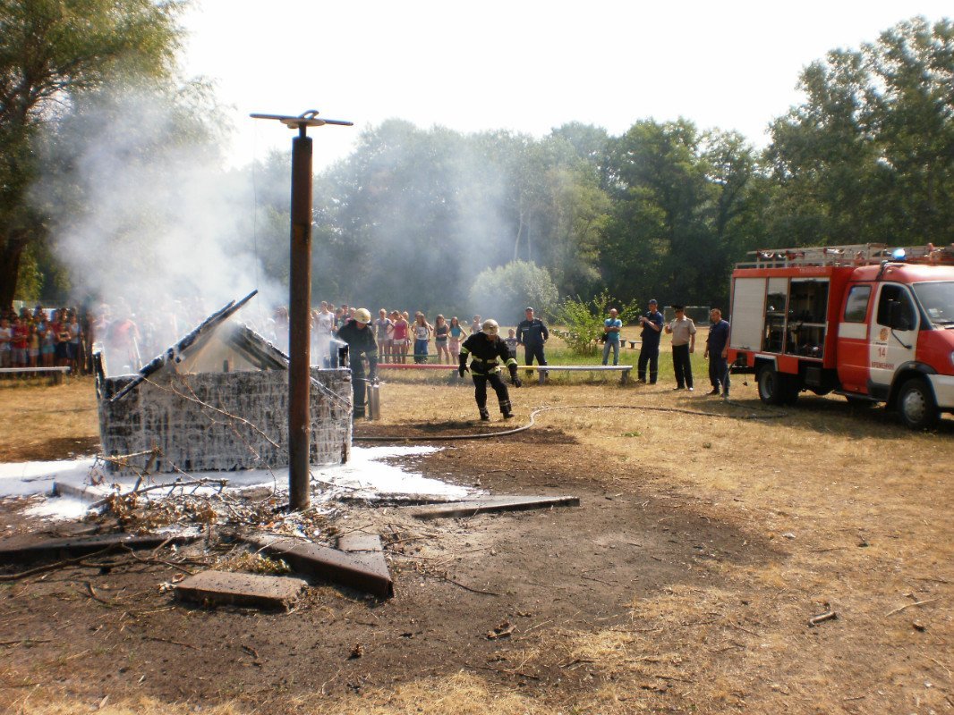 МЧСники Кременчуга учили детей пожарной безопасности (ФОТО) МЧСники Кременчуга учили детей пожарной безопасности (ФОТО)