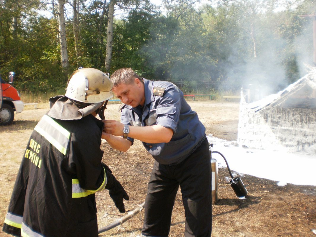 МЧСники Кременчуга учили детей пожарной безопасности (ФОТО) МЧСники Кременчуга учили детей пожарной безопасности (ФОТО)