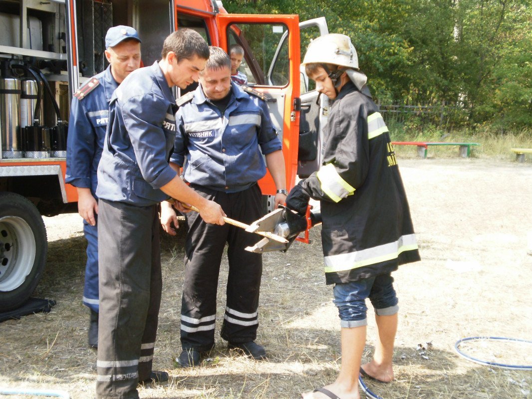 МЧСники Кременчуга учили детей пожарной безопасности (ФОТО) МЧСники Кременчуга учили детей пожарной безопасности (ФОТО)