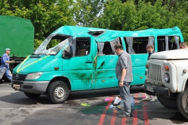 В ДТП под Полтавой попали 17 человек, которые ехали на свадьбу (ФОТО) В ДТП под Полтавой попали 17 человек, которые ехали на свадьбу (ФОТО)