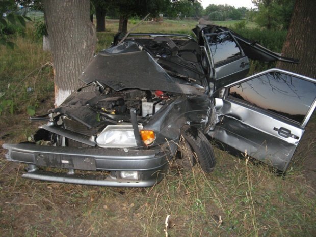 В Кобеляцком районе в результате ДТП погибли четыре человека (ФОТО) В Кобеляцком районе в результате ДТП погибли четыре человека (ФОТО)