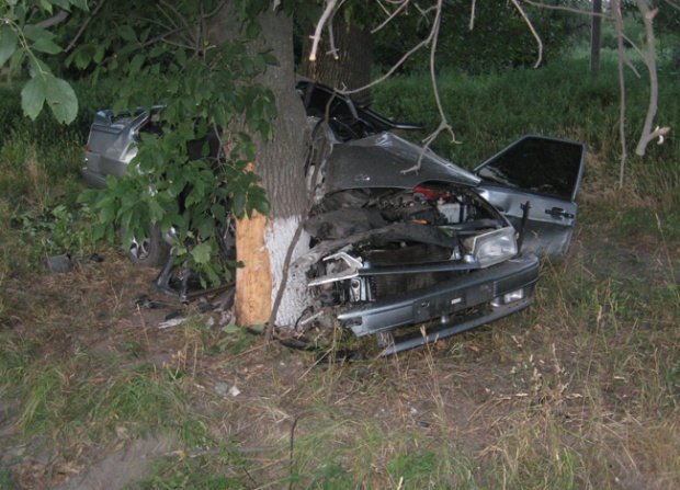 В Кобеляцком районе в результате ДТП погибли четыре человека (ФОТО) В Кобеляцком районе в результате ДТП погибли четыре человека (ФОТО)