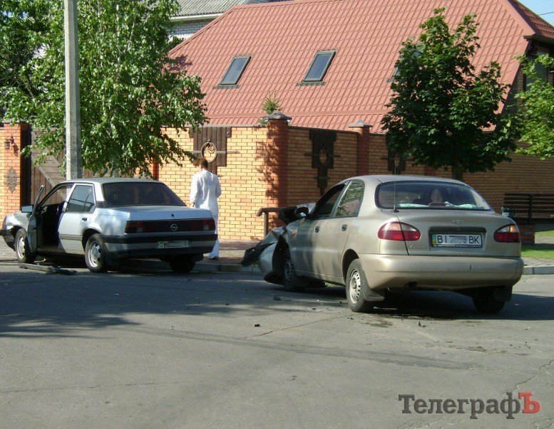 На перекрёстке ул. Шевченко и Ткаченко столкнулись Daewoo и Opel (ФОТО) На перекрёстке ул. Шевченко и Ткаченко столкнулись Daewoo и Opel (ФОТО)