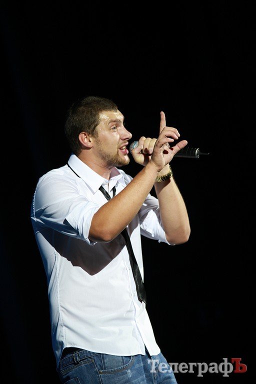 Кременчугских металлургов поздравили Олег Кензов и Олег Скрипка (Фоторепортаж) Кременчугских металлургов поздравили Олег Кензов и Олег Скрипка (Фоторепортаж)