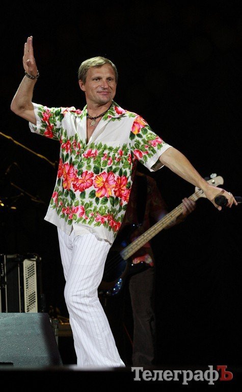 Кременчугских металлургов поздравили Олег Кензов и Олег Скрипка (Фоторепортаж) Кременчугских металлургов поздравили Олег Кензов и Олег Скрипка (Фоторепортаж)