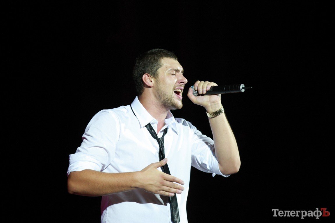 Кременчугских металлургов поздравили Олег Кензов и Олег Скрипка (Фоторепортаж) Кременчугских металлургов поздравили Олег Кензов и Олег Скрипка (Фоторепортаж)