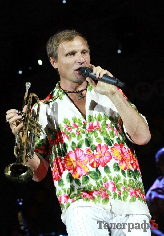 Кременчугских металлургов поздравили Олег Кензов и Олег Скрипка (Фоторепортаж) Кременчугских металлургов поздравили Олег Кензов и Олег Скрипка (Фоторепортаж)