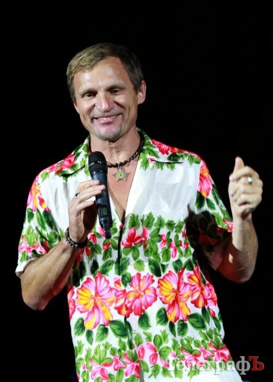 Кременчугских металлургов поздравили Олег Кензов и Олег Скрипка (Фоторепортаж) Кременчугских металлургов поздравили Олег Кензов и Олег Скрипка (Фоторепортаж)