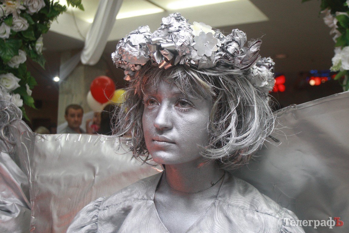 Кременчугских металлургов поздравили Олег Кензов и Олег Скрипка (Фоторепортаж) Кременчугских металлургов поздравили Олег Кензов и Олег Скрипка (Фоторепортаж)