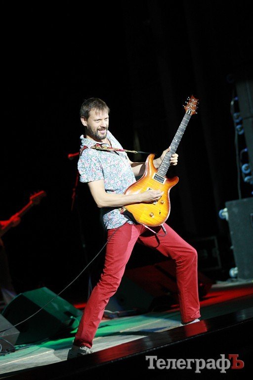 Кременчугских металлургов поздравили Олег Кензов и Олег Скрипка (Фоторепортаж) Кременчугских металлургов поздравили Олег Кензов и Олег Скрипка (Фоторепортаж)