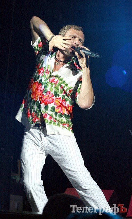 Олег Скрипка: «Перед концертом головне не бухати, а після – хоч трава не рости!» Олег Скрипка: «Перед концертом головне не бухати, а після – хоч трава не рости!»