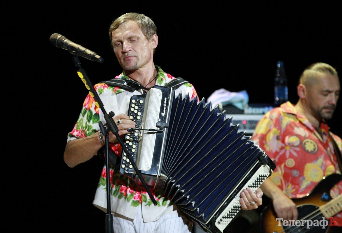 Олег Скрипка: «Перед концертом головне не бухати, а після – хоч трава не рости!» Олег Скрипка: «Перед концертом головне не бухати, а після – хоч трава не рости!»