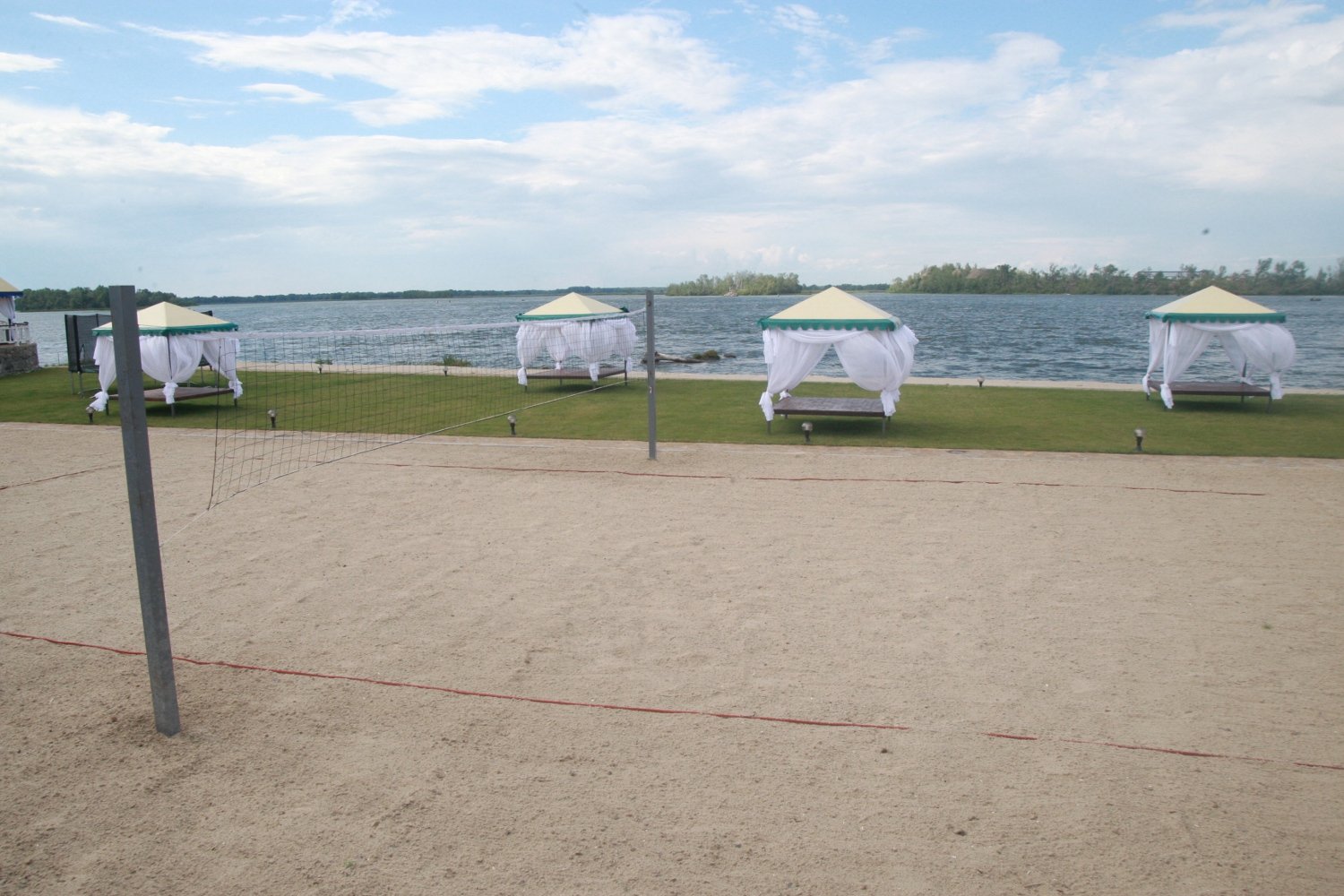 «Потоки хаус»: Европейский отдых на берегу Днепра «Потоки хаус»: Европейский отдых на берегу Днепра