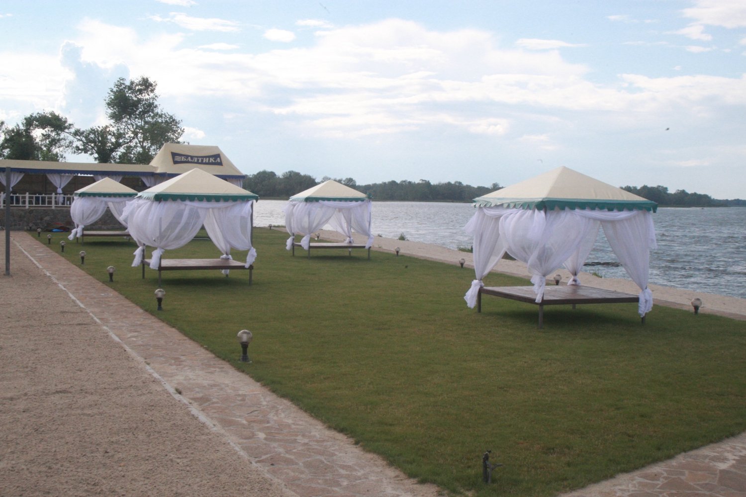 «Потоки хаус»: Европейский отдых на берегу Днепра «Потоки хаус»: Европейский отдых на берегу Днепра