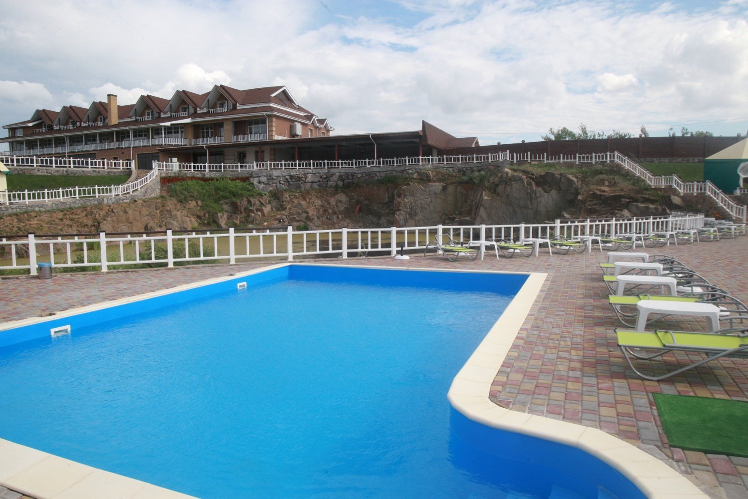 «Потоки хаус»: Европейский отдых на берегу Днепра «Потоки хаус»: Европейский отдых на берегу Днепра