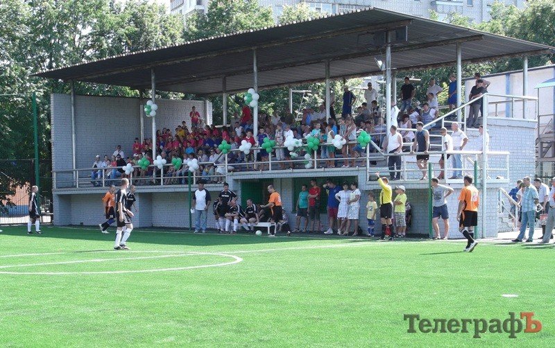 Открытие футбольной площадки с искусственным покрытием. Открытие футбольной площадки с искусственным покрытием.