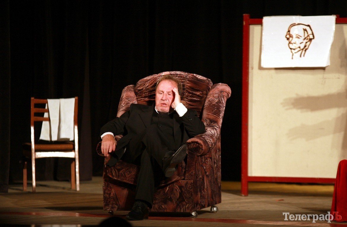 "Собачье сердце" в Кременчуге: герои Булгакова маршировали под группу «Аквариум» (ВИДЕО) "Собачье сердце" в Кременчуге: герои Булгакова маршировали под группу «Аквариум» (ВИДЕО)