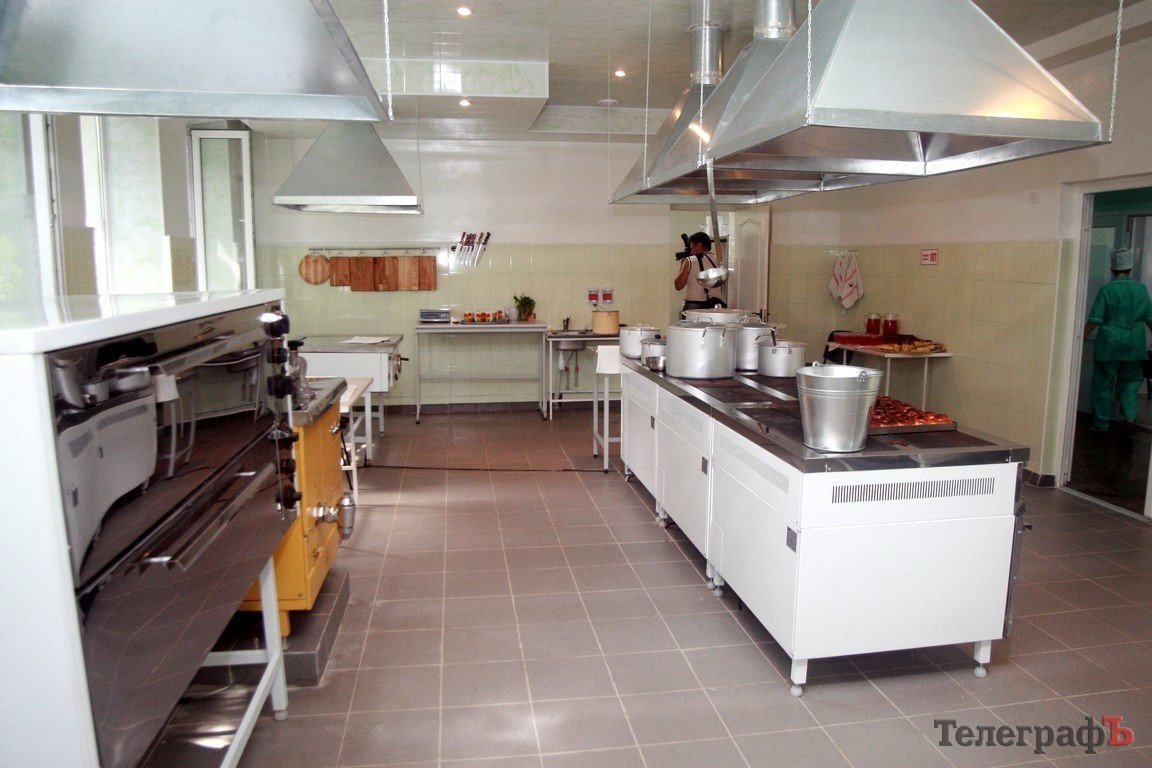 Еду в больницы Кременчуга теперь готовят в централизованном пищеблоке (ФОТО, ВИДЕО) Еду в больницы Кременчуга теперь готовят в централизованном пищеблоке (ФОТО, ВИДЕО)