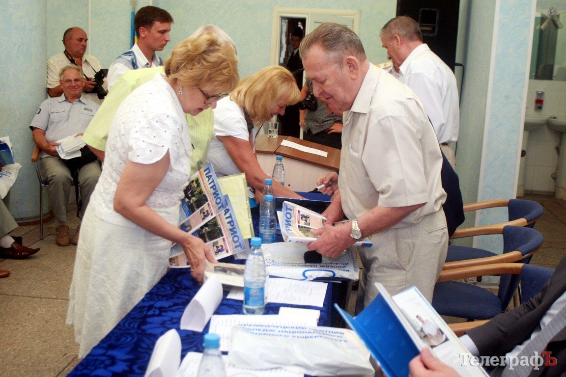 В Кременчуге проходит встреча с летчиком-космонавтом СССР Леоновым (ФОТО, ВИДЕО) В Кременчуге проходит встреча с летчиком-космонавтом СССР Леоновым (ФОТО, ВИДЕО)