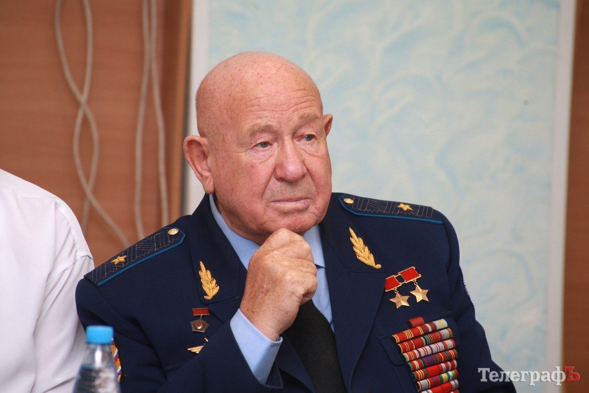 В Кременчуге проходит встреча с летчиком-космонавтом СССР Леоновым (ФОТО, ВИДЕО) В Кременчуге проходит встреча с летчиком-космонавтом СССР Леоновым (ФОТО, ВИДЕО)