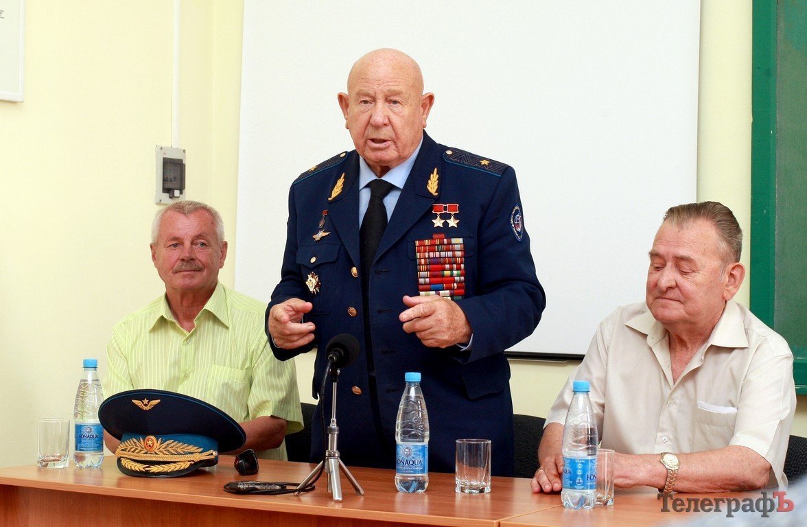 В Кременчуге проходит встреча с летчиком-космонавтом СССР Леоновым (ФОТО, ВИДЕО) В Кременчуге проходит встреча с летчиком-космонавтом СССР Леоновым (ФОТО, ВИДЕО)