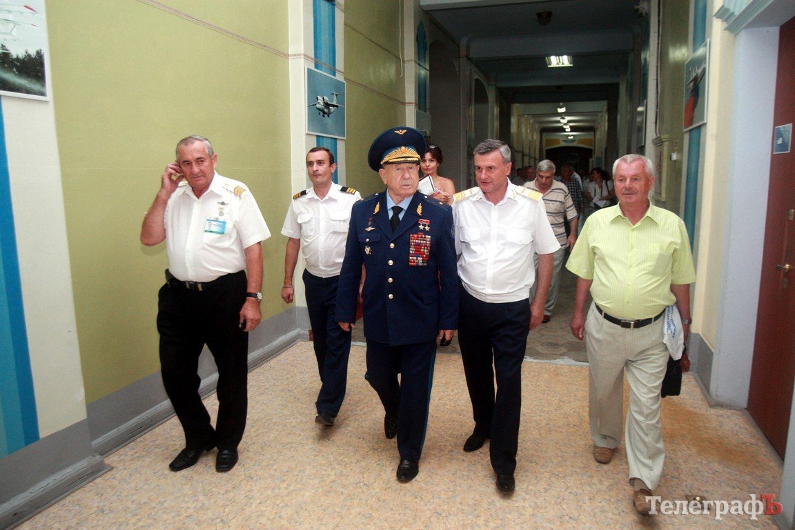 В Кременчуге проходит встреча с летчиком-космонавтом СССР Леоновым (ФОТО, ВИДЕО) В Кременчуге проходит встреча с летчиком-космонавтом СССР Леоновым (ФОТО, ВИДЕО)