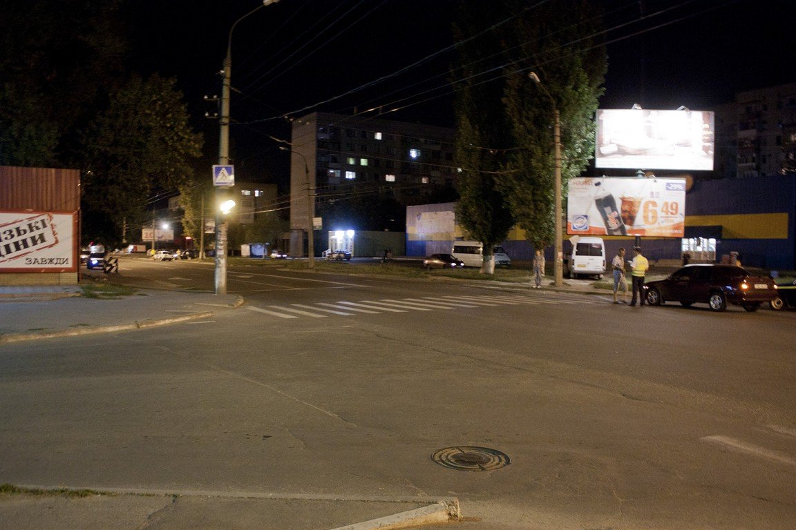 Водитель «Жигуля», решив проскочить на красный свет, столкнулся с маршруткой и Опелем Водитель «Жигуля», решив проскочить на красный свет, столкнулся с маршруткой и Опелем