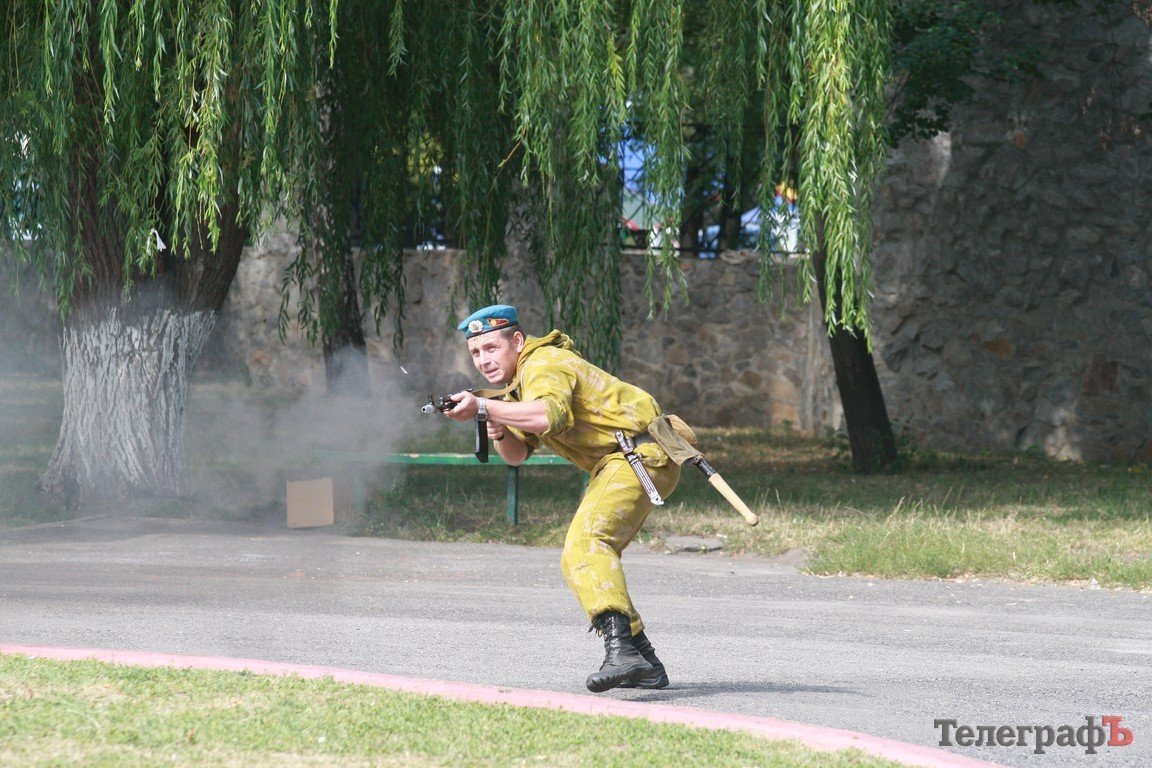 В Кременчуге отмечают день ВДВ (Фоторепортаж) В Кременчуге отмечают день ВДВ (Фоторепортаж)